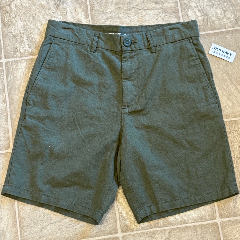 Old Navy Men's Flat Front Chino Shorts in Olive Green